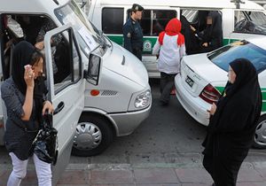 İran polisi kıyafet avına çıktı